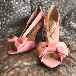 NINA Pink Satin Bow Heels Size 6 🎀